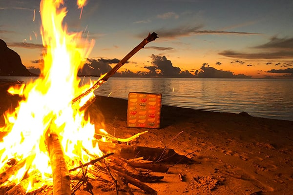 flatcube-am-strand-lagerfeuer
