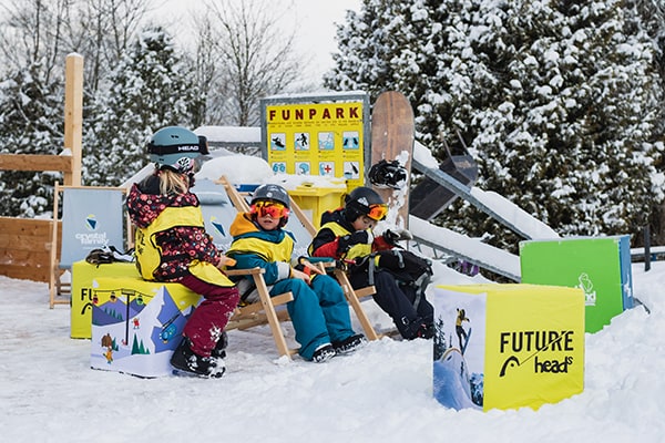 flatcube-wetterfester-sitz-im-schnee