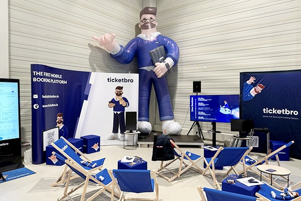 gestaltung-sitzwuerfel-im-messedesign