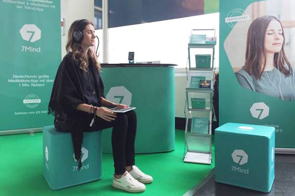 sitzwuerfel-fuer-messe-aufenthaltsbereich